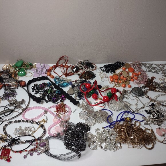 Lot Of Over 50 Necklaces - Picture 1 of 16